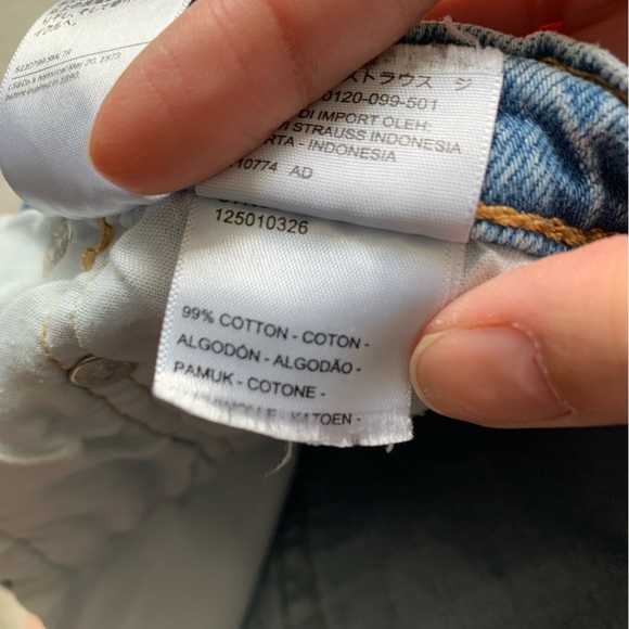 Levi’s 501 Shorts - Picture 3 of 7